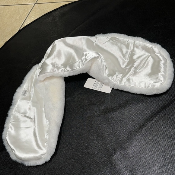 Wait For You Ivory Soft Faux Fur Collar Satin Lined Shawl Wrap - Picture 5 of 7